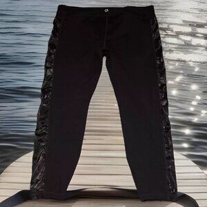 Workout Blackout Technology Legging Running Pants Women’s size XL Black color.